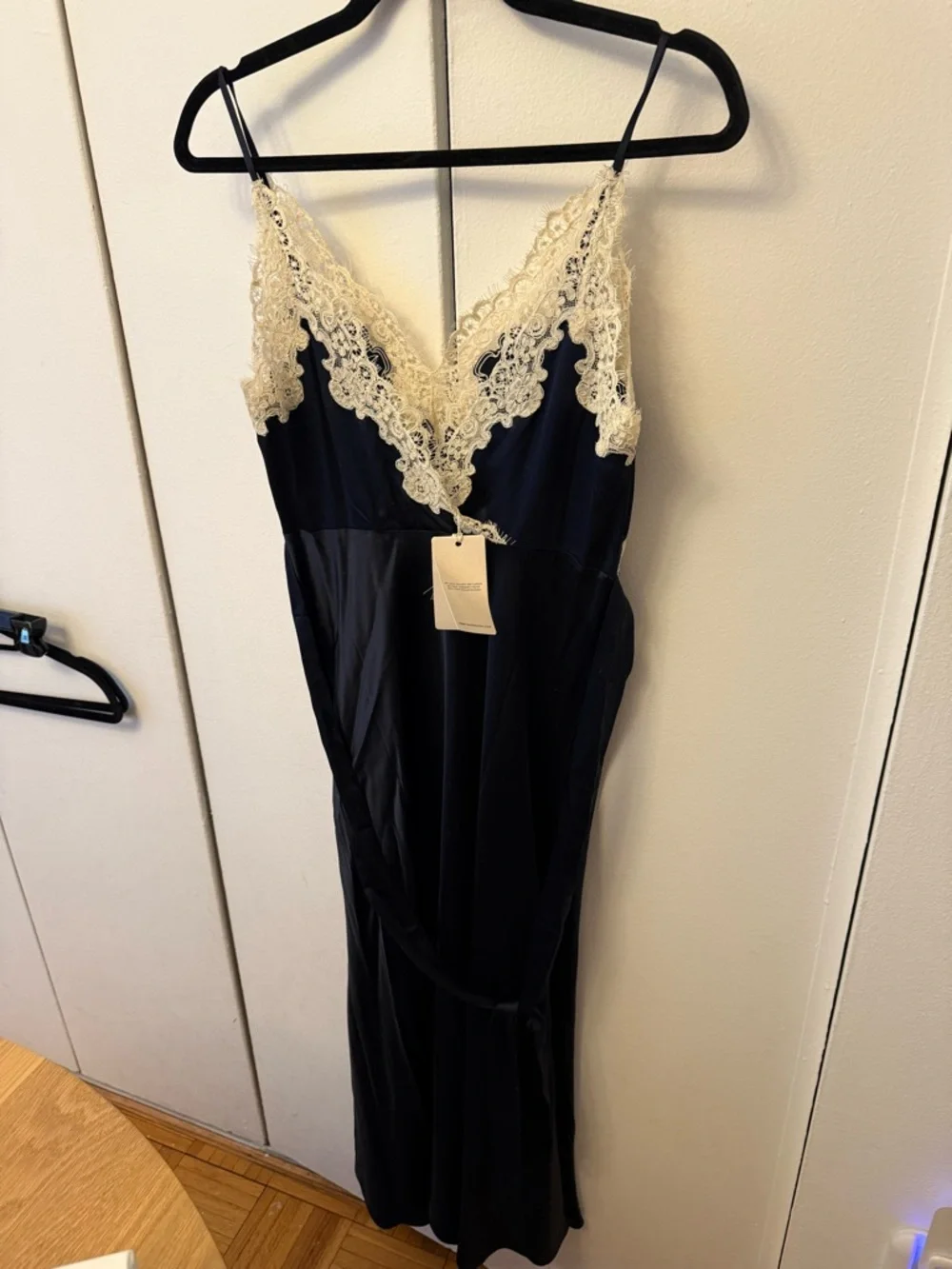 NWT Doen Obelia Dress in Navy - Picture 8 of 10